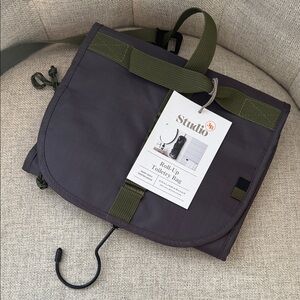 Studio Roll-Up Toiletry Bag - Black and Green
